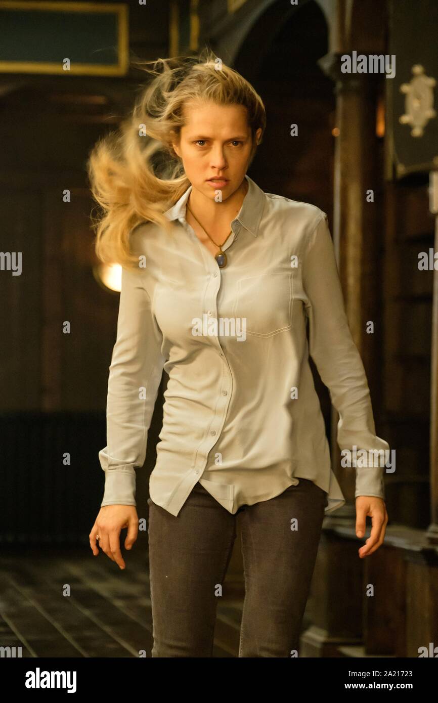 TERESA PALMER in A DISCOVERY OF WITCHES (2018), directed by JUAN CARLOS MEDINA and FARREN BLACKBURN. Credit: AMC / Album Stock Photo