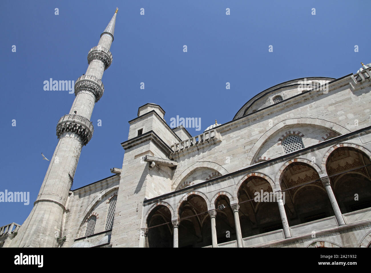 Blue Mosque seen from the outer courtyard, against blue sky, Fatih, Istanbul, Turkey. Stock Photo