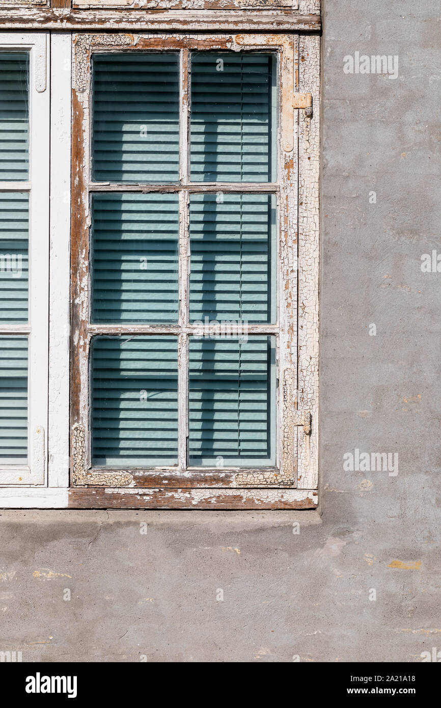 Old wooden window frame with peeling paint Stock Photo - Alamy
