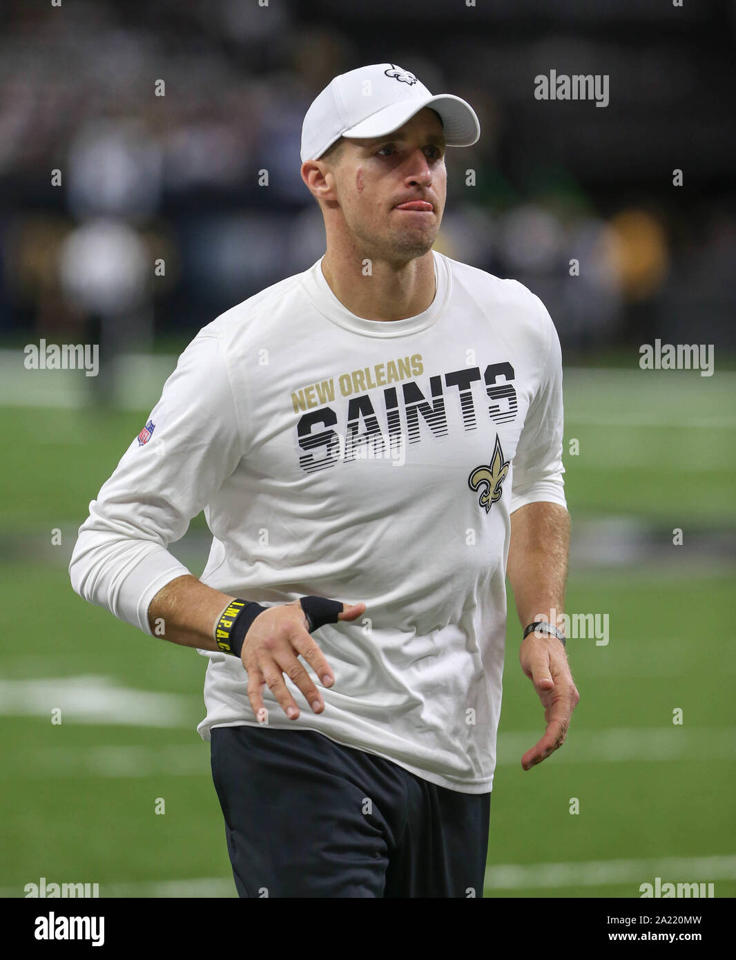 New Orleans, LA, USA. 29th Sep, 2019. New Orleans Saints injured quarterback Drew Brees jogs off the field before the game between the New Orleans Saints and the Dallas Cowboys at the Mercedes Benz Superdome in New Orleans, LA. Jonathan Mailhes/CSM/Alamy Live News Stock Photo