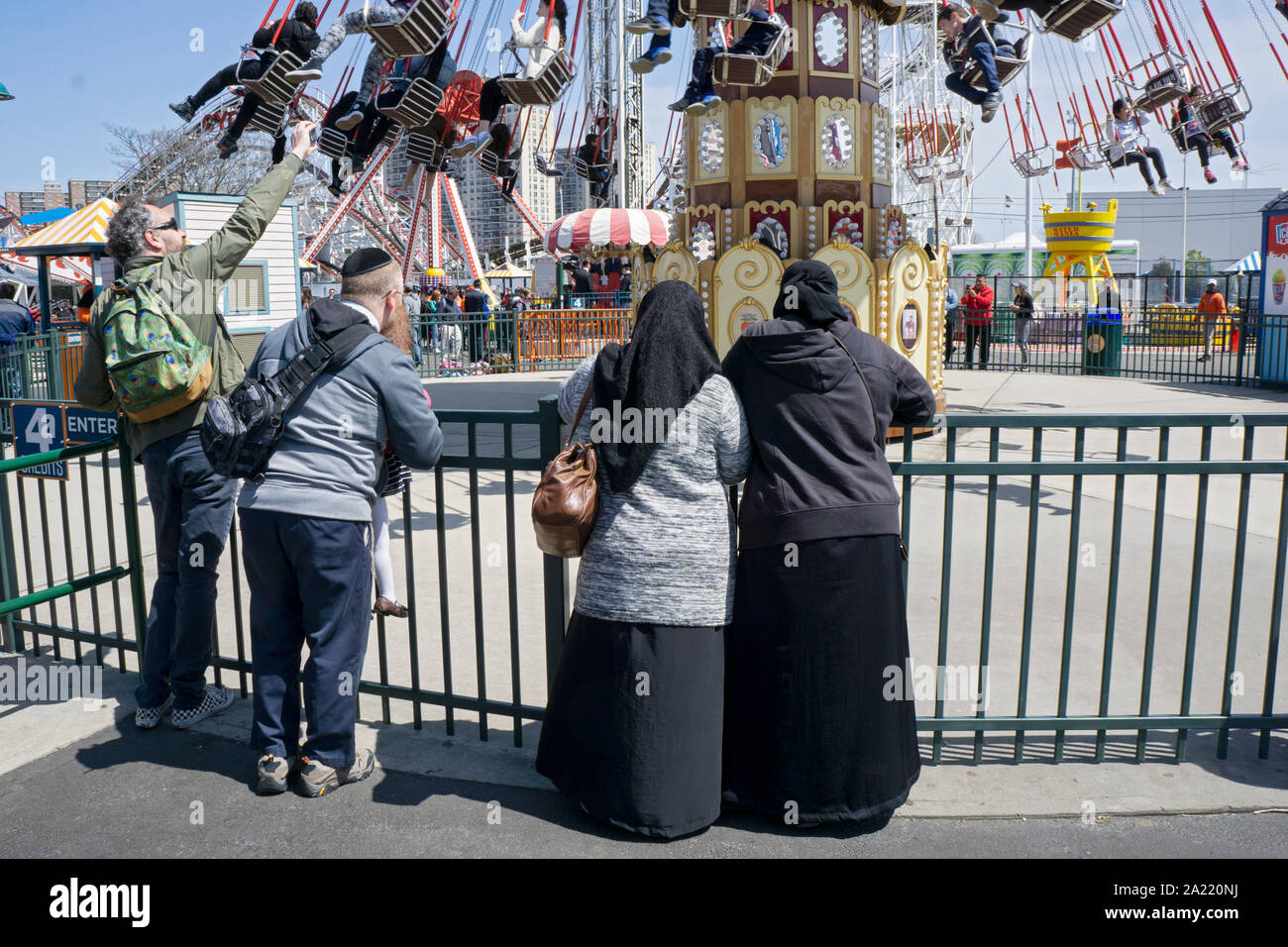 Diverse group of kids jewish hi-res stock photography and images - Alamy
