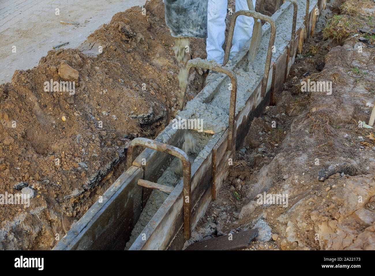 Borders with concrete installation process sidewalk pavement renewal