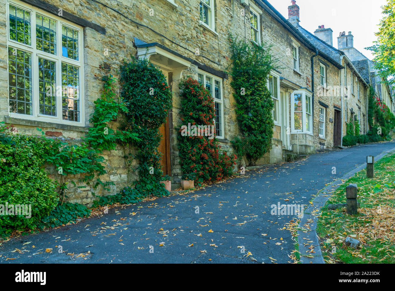 Traditional Houses In A Small Medieval Town Of Burford In Cotswolds traditional-houses-in-a-small-medieval-town-of-burford-in-cotswolds