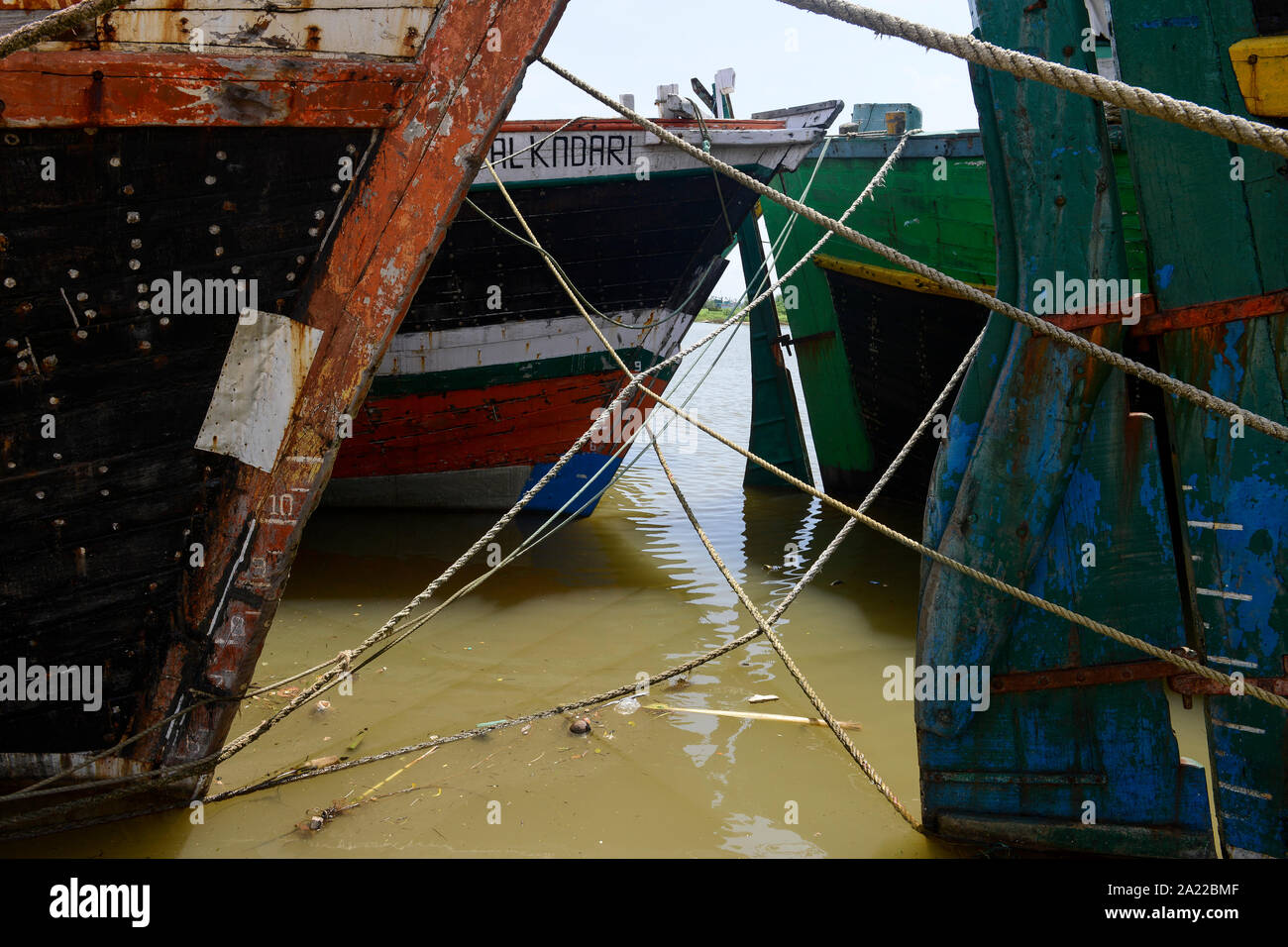 INDIA, Karnataka, Mangaluru, former name Mangalore, wooden cargo boats in old port tied together with ropes at quai Stock Photo