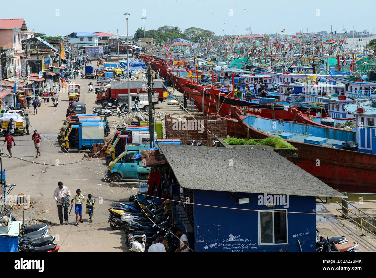 INDIA, Karnataka, Mangaluru, former name Mangalore, trawler in fishing port during monsoon Stock Photo