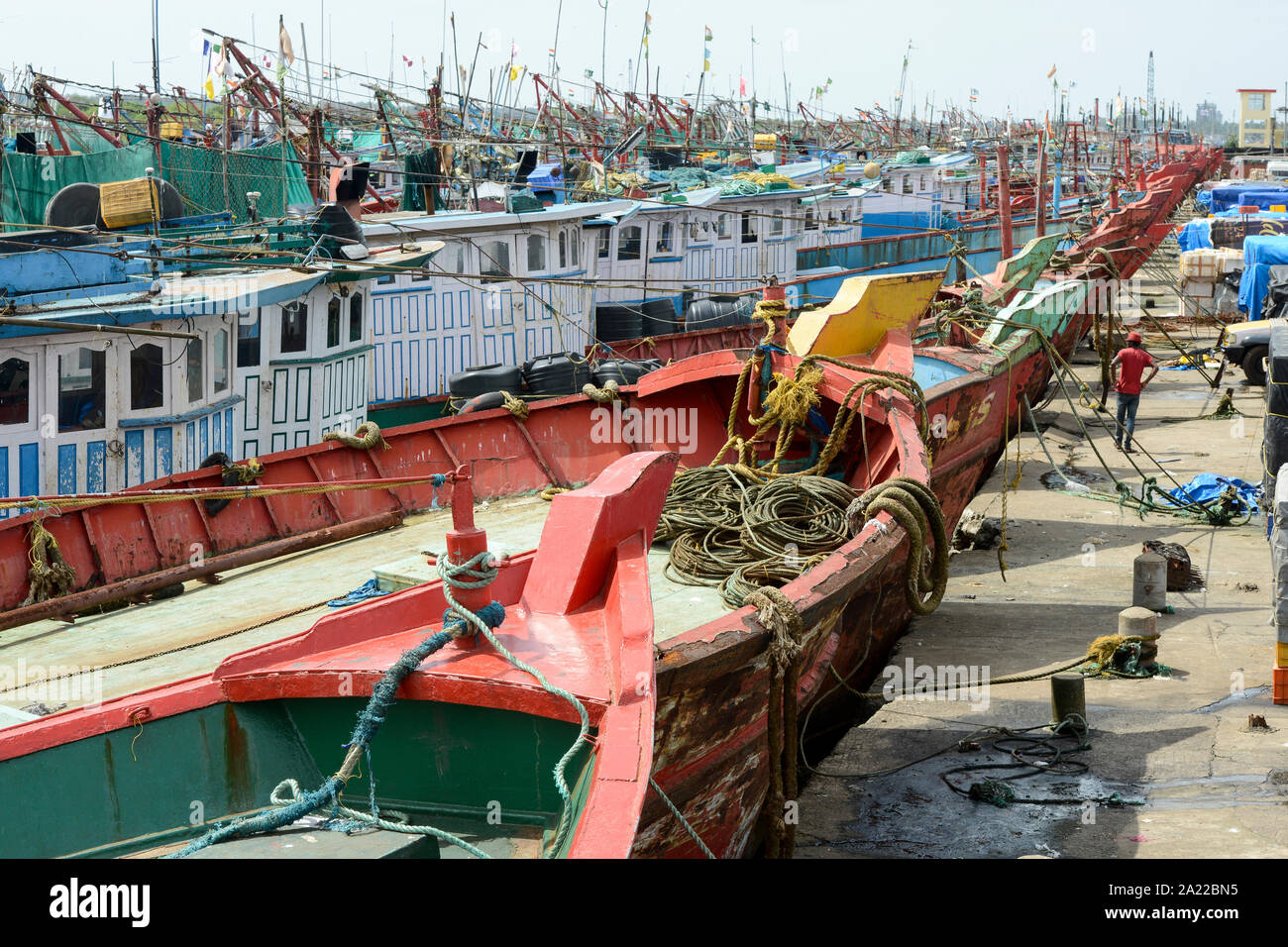 INDIA, Karnataka, Mangaluru, former name Mangalore, trawler in fishing port during monsoon Stock Photo