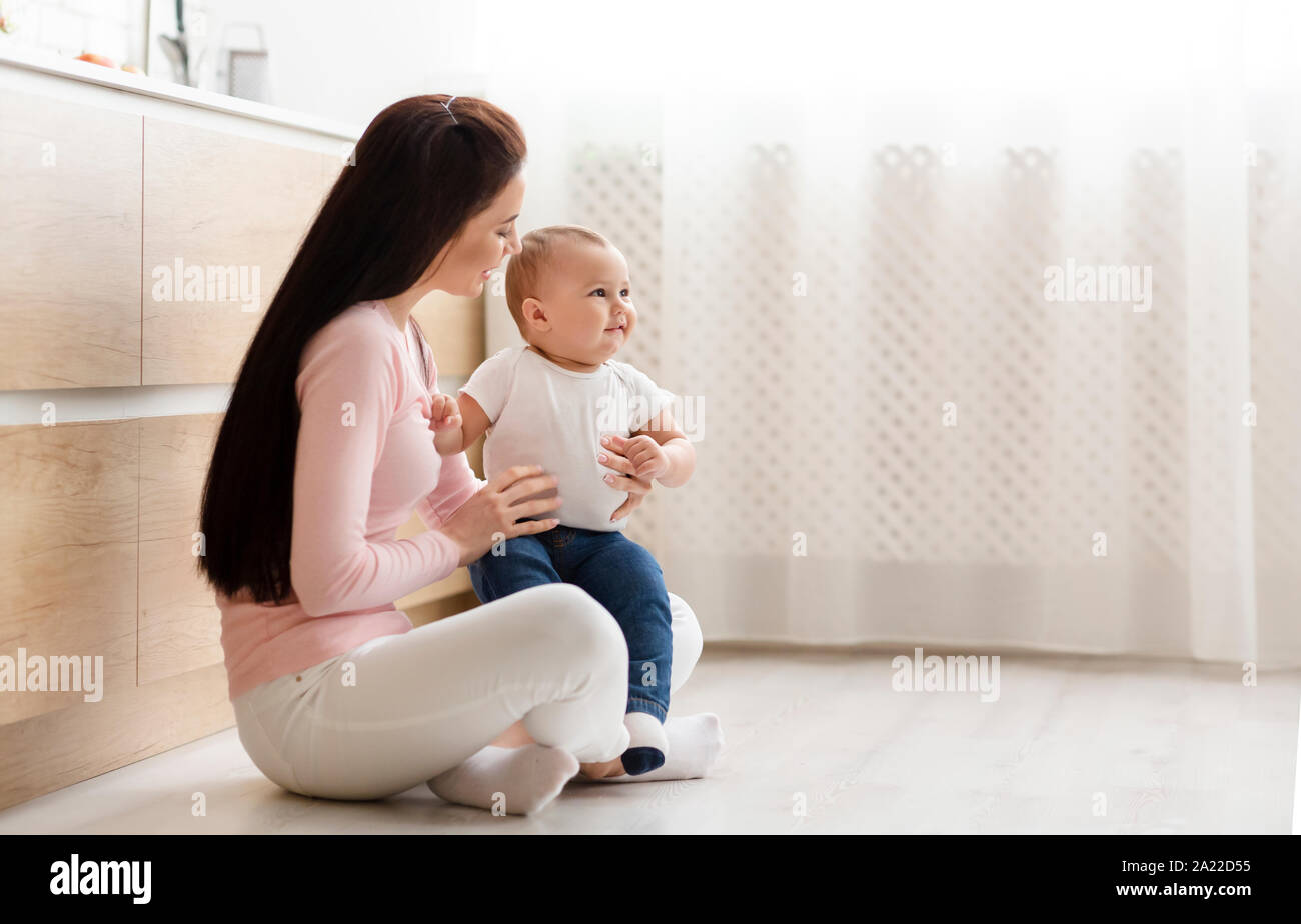 Millennial mom hi-res stock photography and images - Alamy