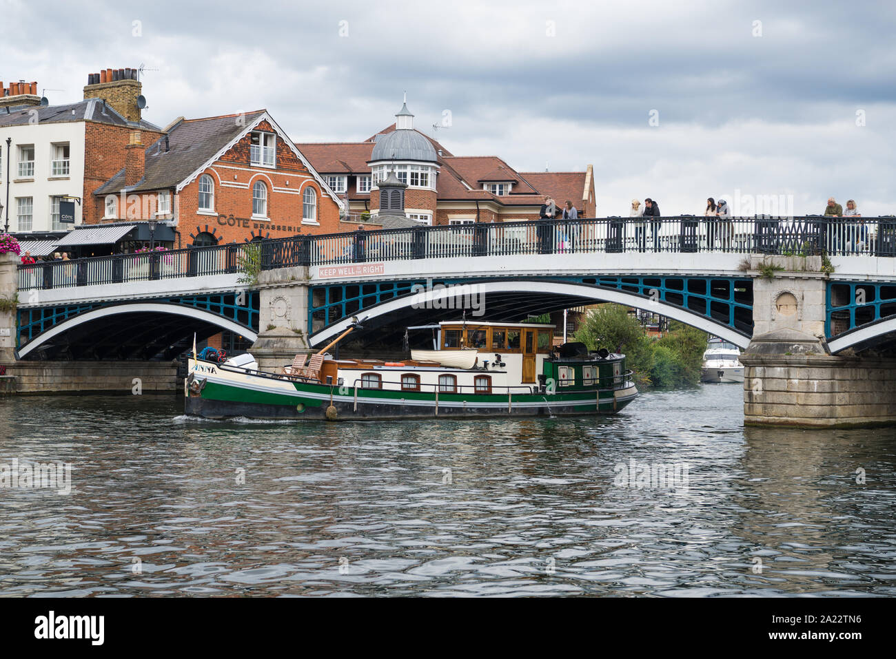 People on Windsor Bridge watch a beautiful old boat, Anna, as it passes under the bridge. Windsor and Eton, Berkshire, England, UK Stock Photo