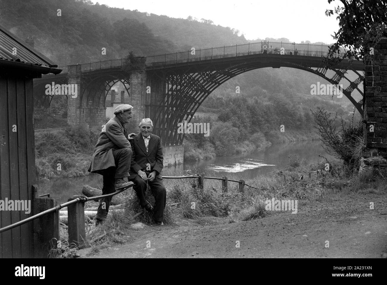 Ironbridge coracle maker Harry Rogers with his brother Stock Photo