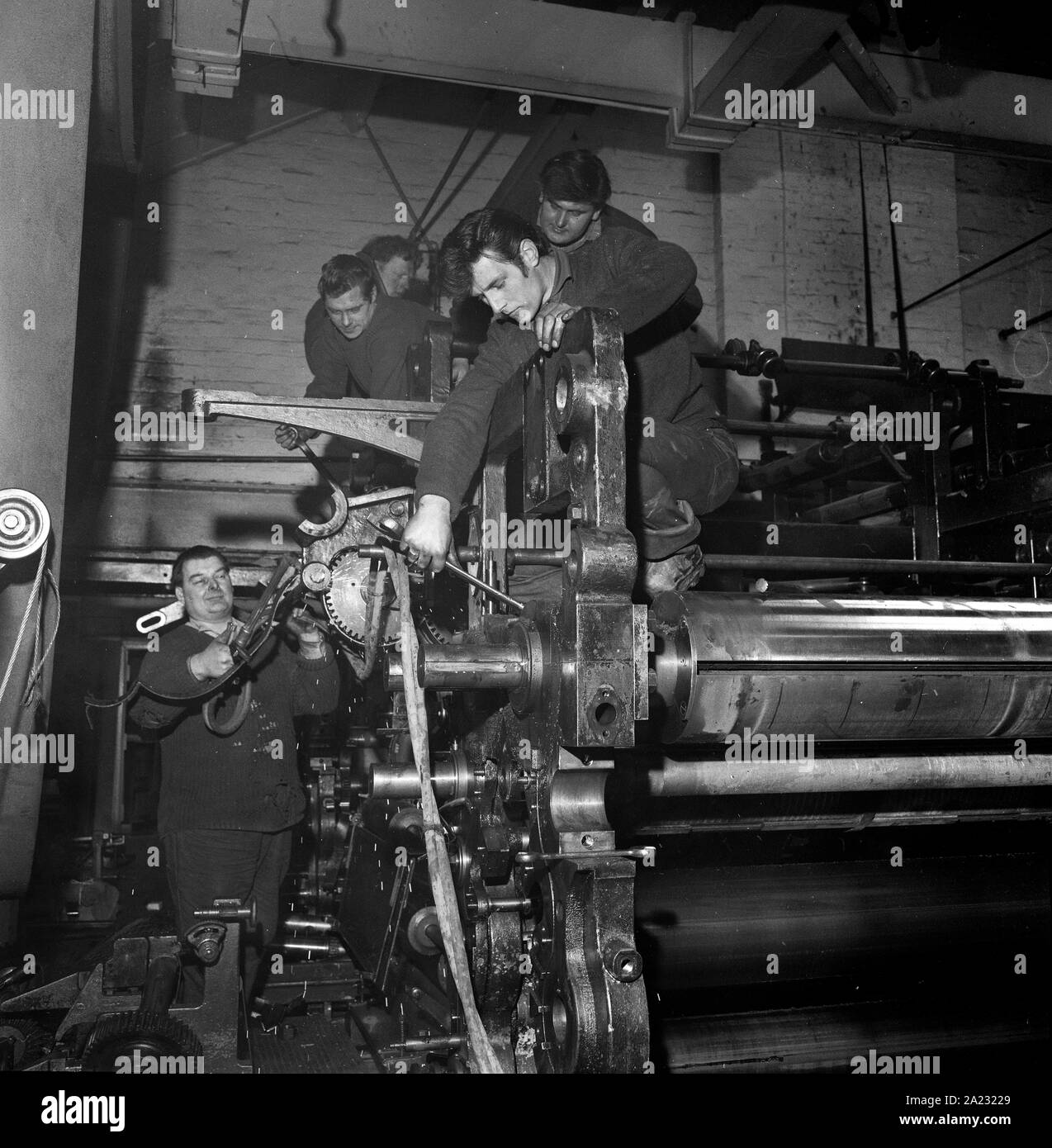 Scrap metal merchants dismantling old newspaper press machine presses in 1966 Stock Photo