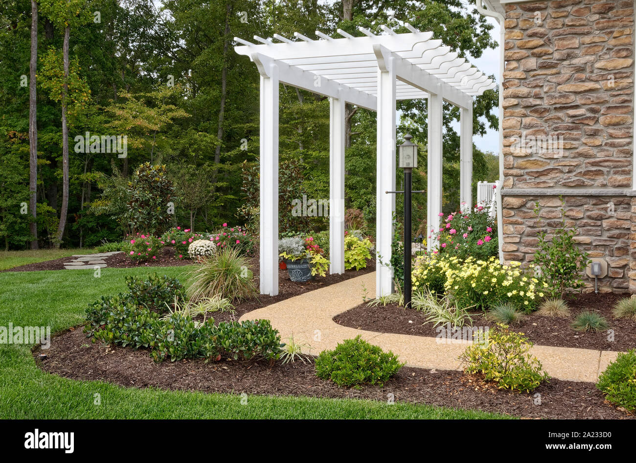 Pergola walkway hi-res stock photography and images - Alamy