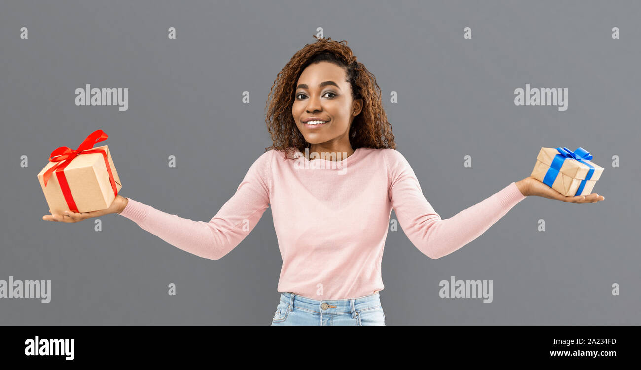 Choose a present. Девушка удивляется подарку. Choose a present. Choose chose chosen. Choose a gift.