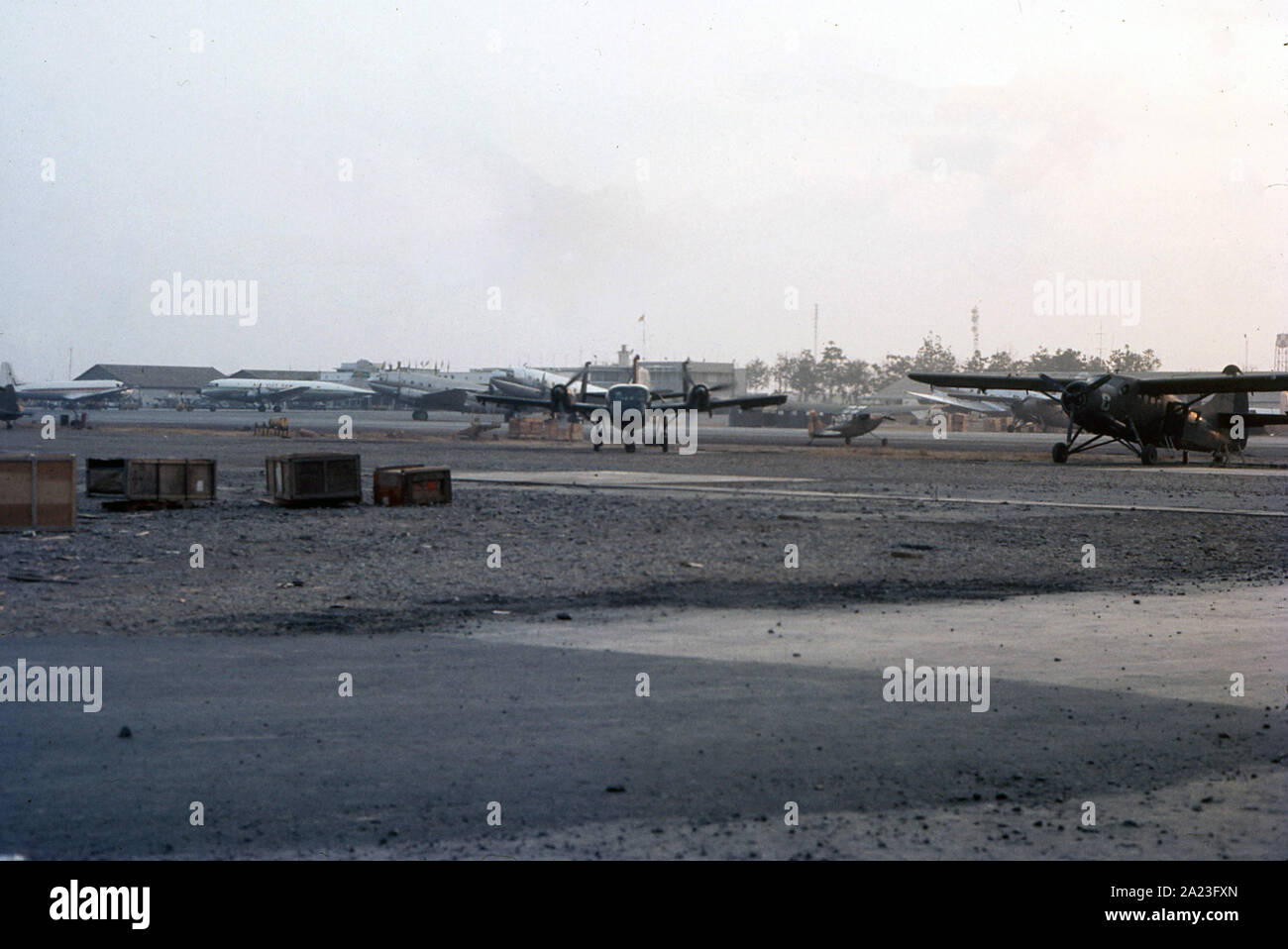 USA Vietnam-Krieg / Vietnam War - US ARMY / United States Army De Havilland Canada DHC-3 Otter / U-1A Otter & Grumman OV-1A Mohawk & USAF United States Air Force Curtiss C-46 Commando Stock Photo