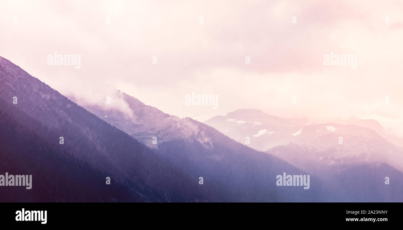 Misty mountain range hi-res stock photography and images - Alamy