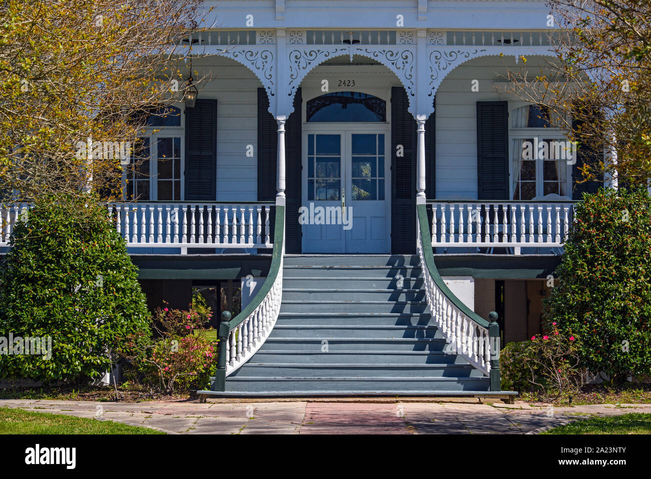 Antebellum style houses along the shore of Lake Pontchartrain in Old Mandeville, Mandeville, Louisiana, USA Stock Photo