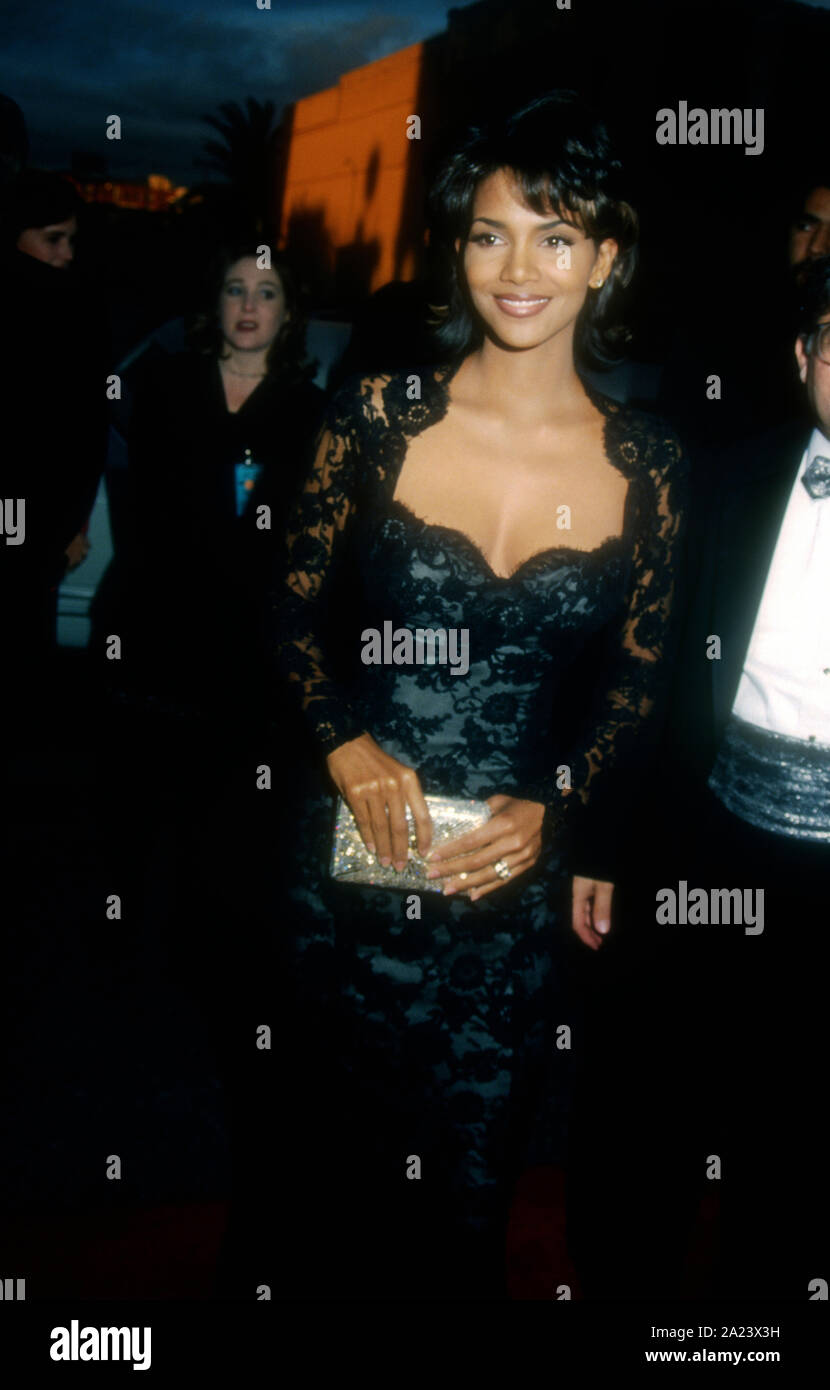 Los Angeles, California, USA 15th January 1995 Actress Halle Berry ...