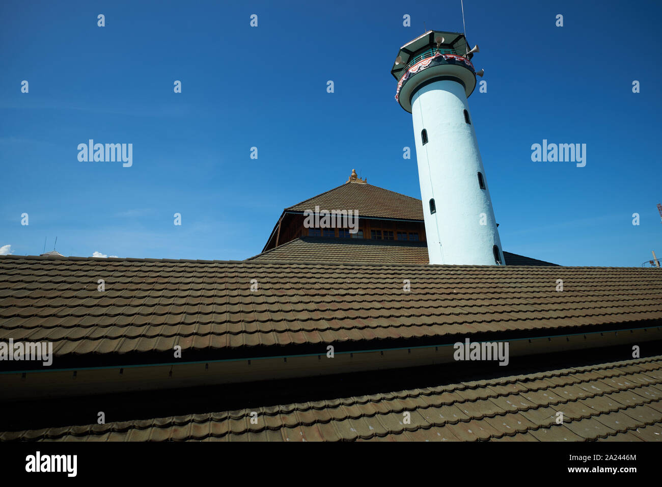 Exterior with towering white minaret of the old, central mosque, Sunan Ampel. In Surabaya, Indonesia. Stock Photo