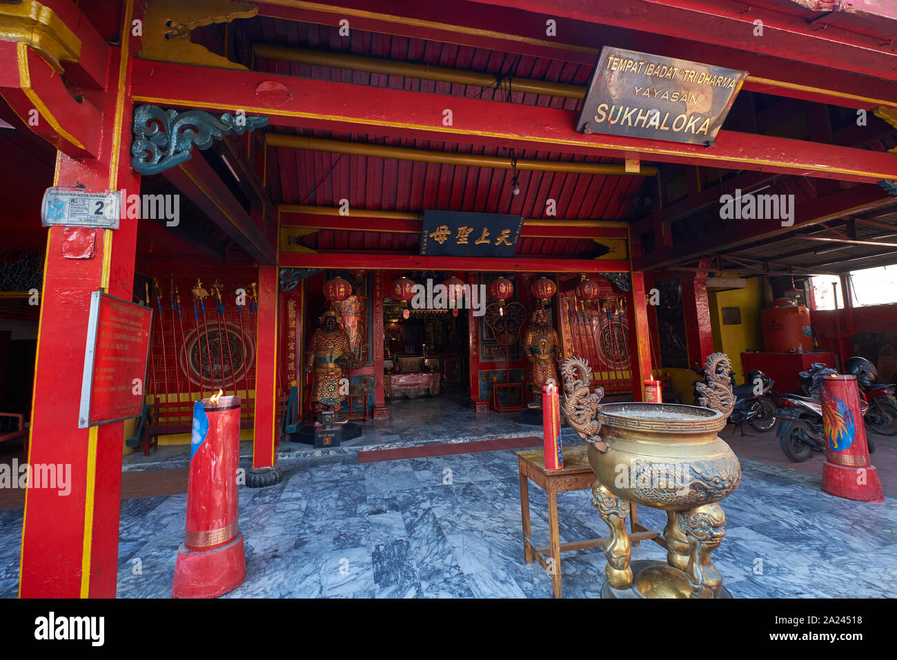 Front Entrance View Of The Chinese Temple Sukhaloka In The Arab Quarter Section Of Surabaya Indonesia Stock Photo Alamy