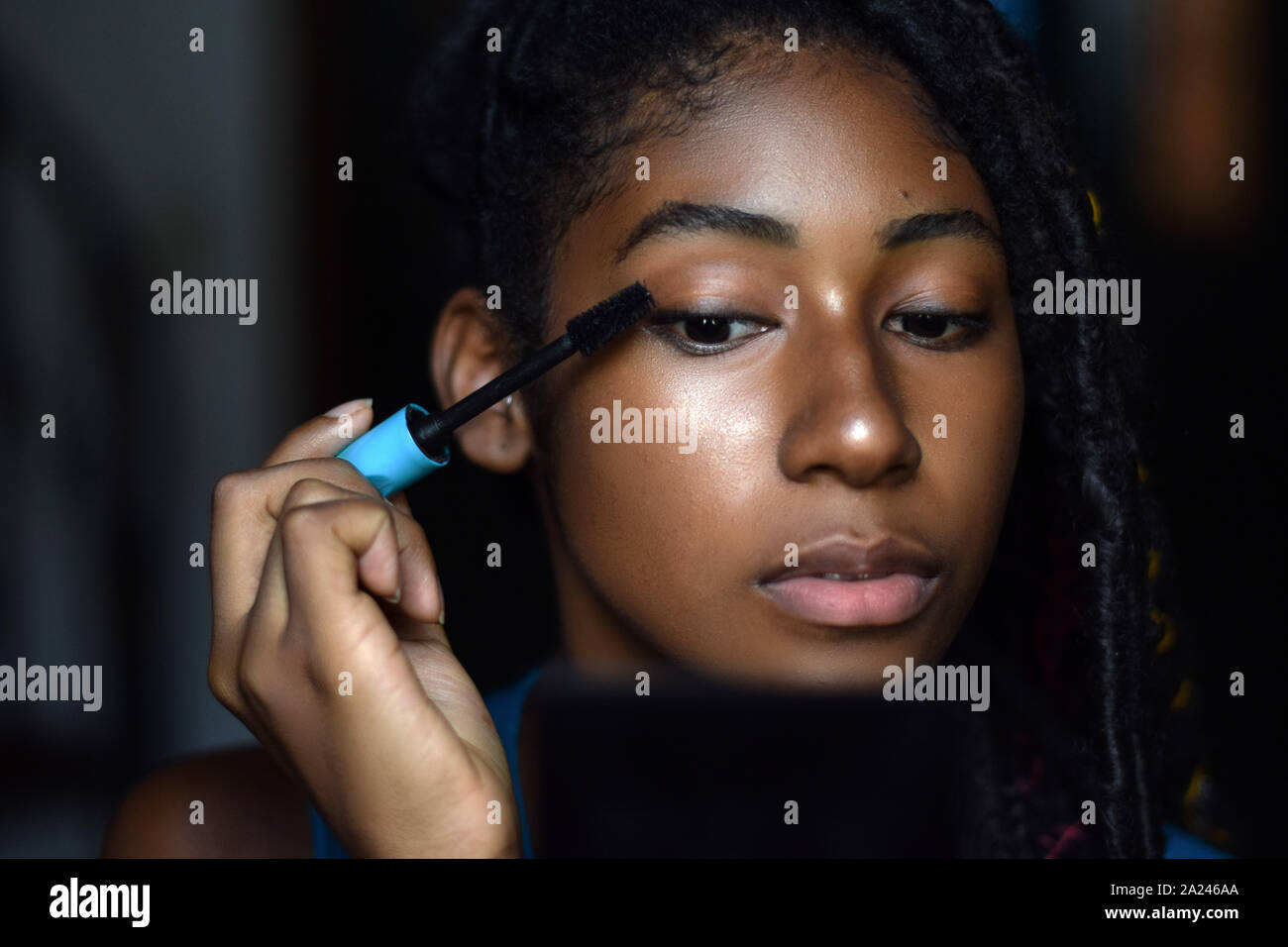 Applying make up black woman hi-res stock photography and images - Alamy