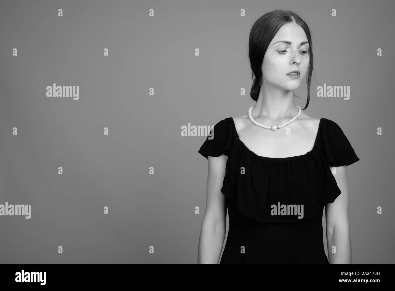 Black and white elegant woman hi-res stock photography and images - Alamy