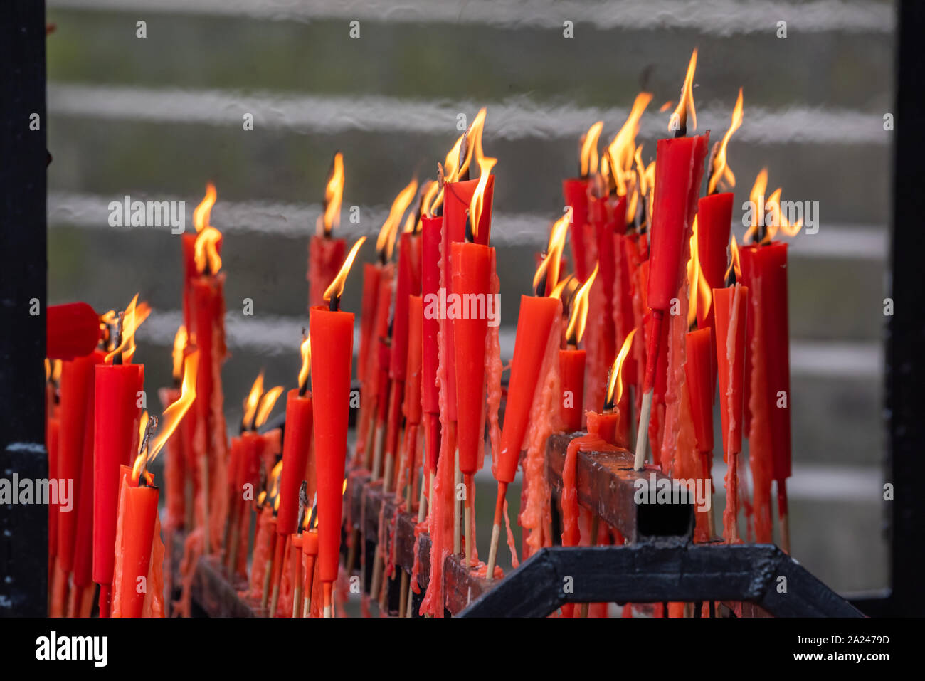Candles in a chinese temple hi-res stock photography and images - Alamy