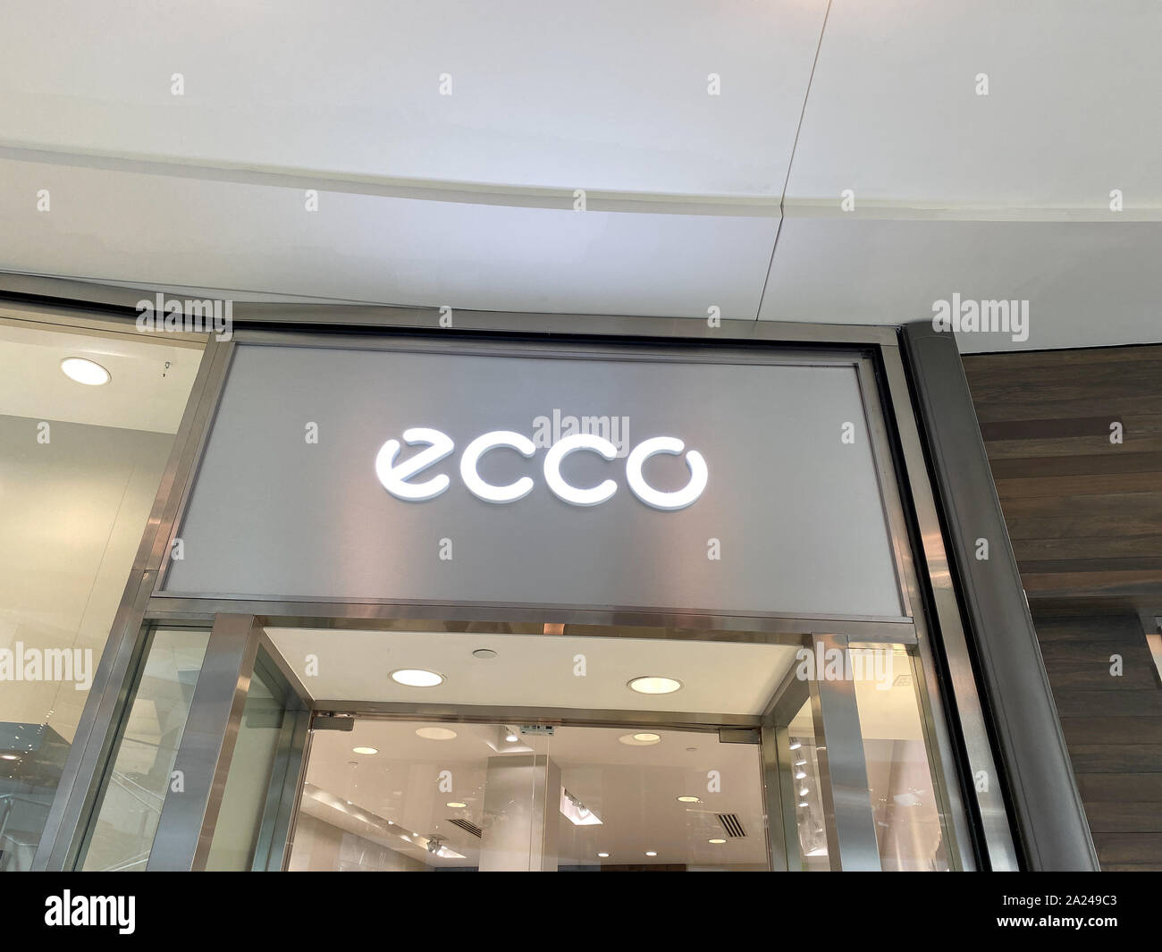 ecco shoes eaton centre