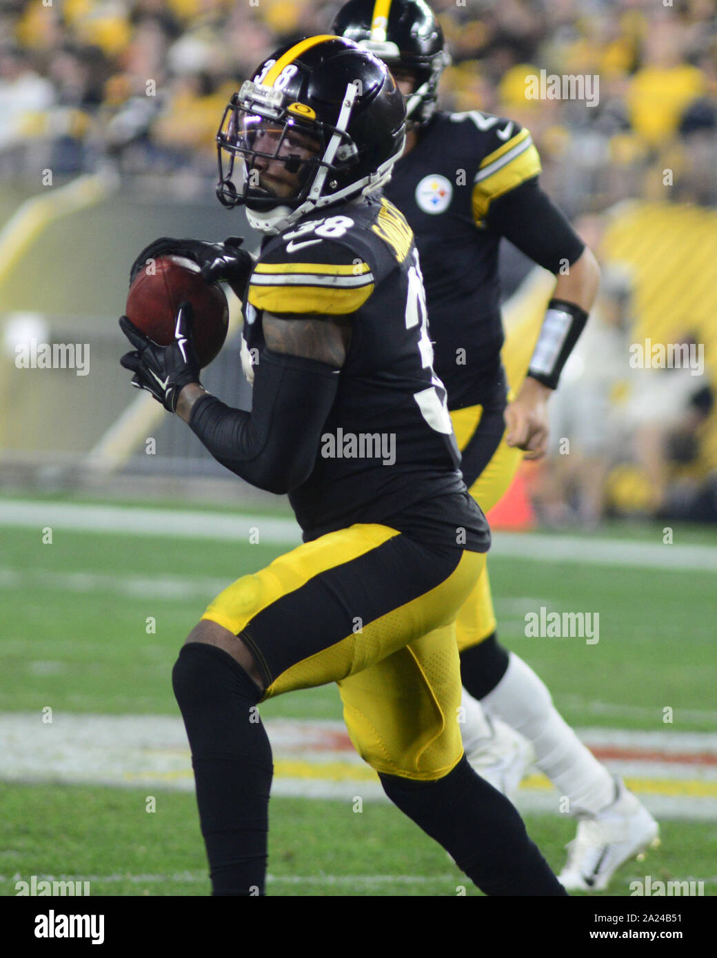 Pittsbugh, United States. 30th Sep, 2019. Pittsburgh Steelers running back Jaylen Samuels (38) pulls in a short pass from Pittsburgh Steelers quarterback Mason Rudolph (2) from in the second quarter against the Cincinnati Bengals at Heinz Field in Pittsburgh on Monday, Sept 30, 2019. Photo by Archie Carpenter/UPI Credit: UPI/Alamy Live News Stock Photo