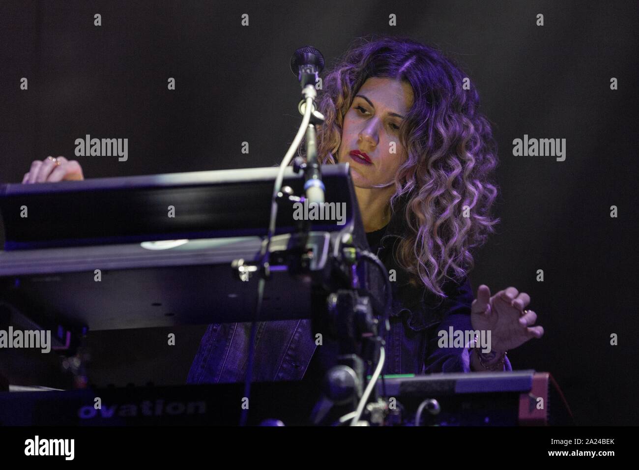 September 27, 2019, Chicago, Illinois, U.S: LISA MOLINARO of Modest Mouse during the Let's Rock tour at United Center in Chicago, Illinois (Credit Image: © Daniel DeSlover/ZUMA Wire) Stock Photo