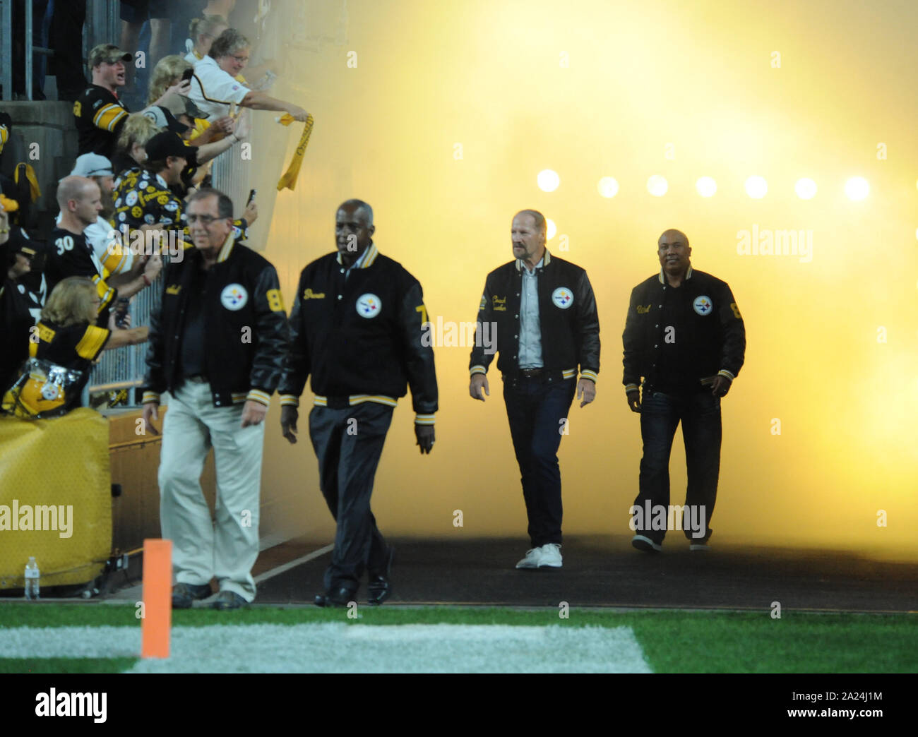 Pittsburgh, PA, USA. 30th Sep, 2019. Steelers ring of honor Coach Cower, and Hines Ward during the Pittsburgh Steelers vs Cincinnati Bengals at Heinz Field in Pittsburgh, PA. Jason Pohuski/CSM/Alamy Live News Stock Photo