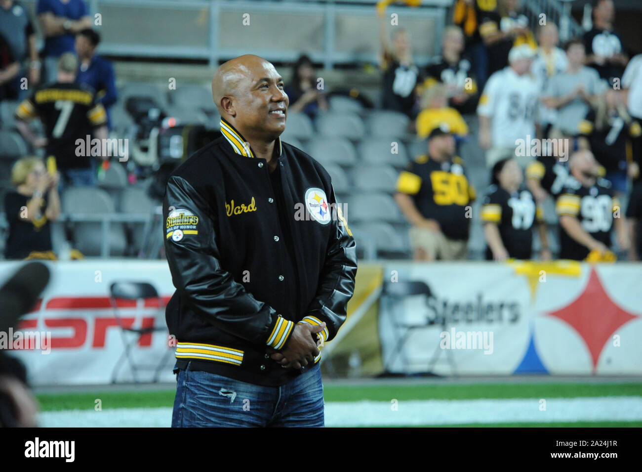 Pittsburgh, PA, USA. 30th Sep, 2019. Steelers ring of honor Coach Cower, and Hines Ward during the Pittsburgh Steelers vs Cincinnati Bengals at Heinz Field in Pittsburgh, PA. Jason Pohuski/CSM/Alamy Live News Stock Photo