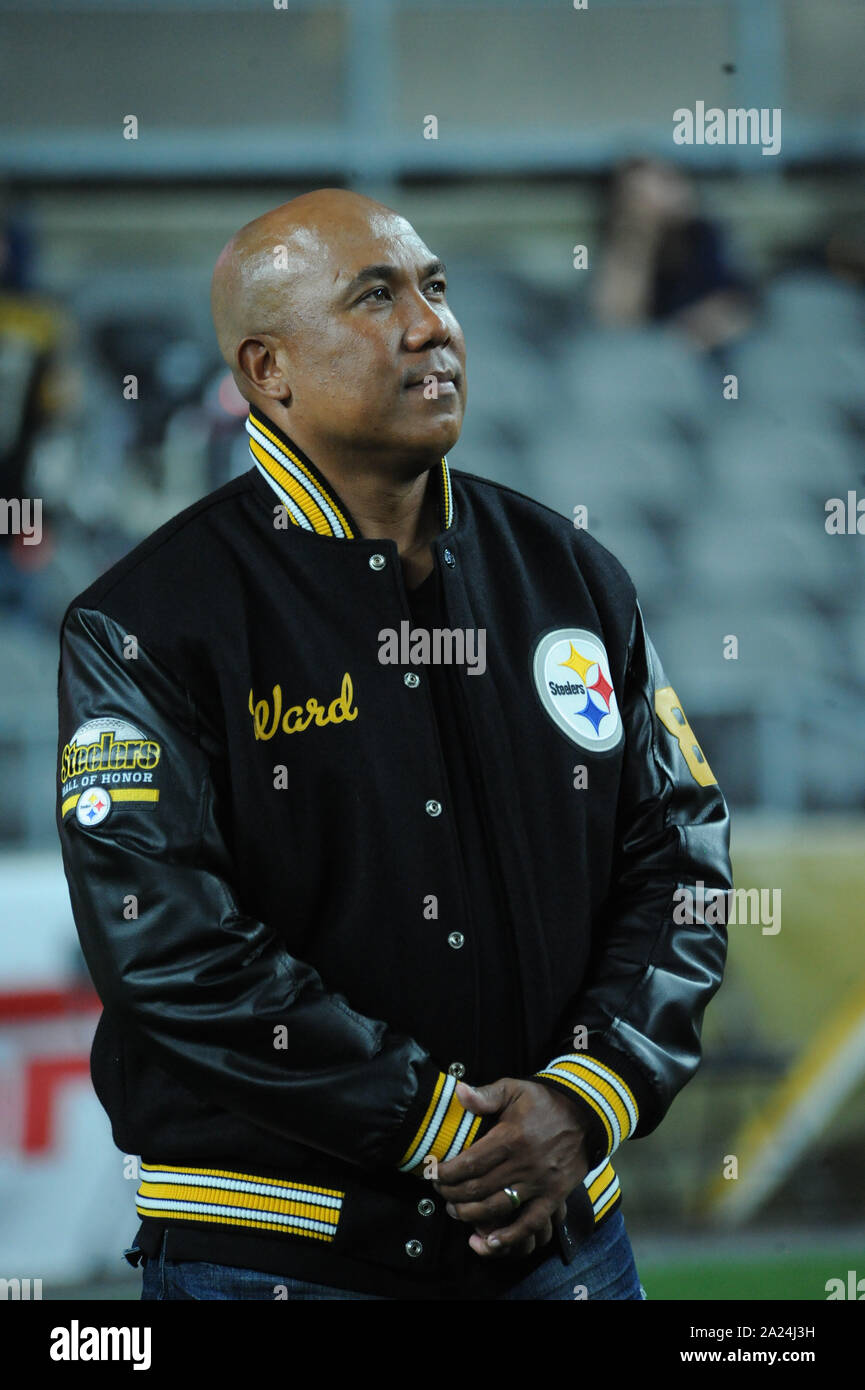 Pittsburgh, PA, USA. 30th Sep, 2019. Steelers ring of honor Coach Cower,  and Hines Ward during the Pittsburgh Steelers vs Cincinnati Bengals at  Heinz Field in Pittsburgh, PA. Jason Pohuski/CSM/Alamy Live News