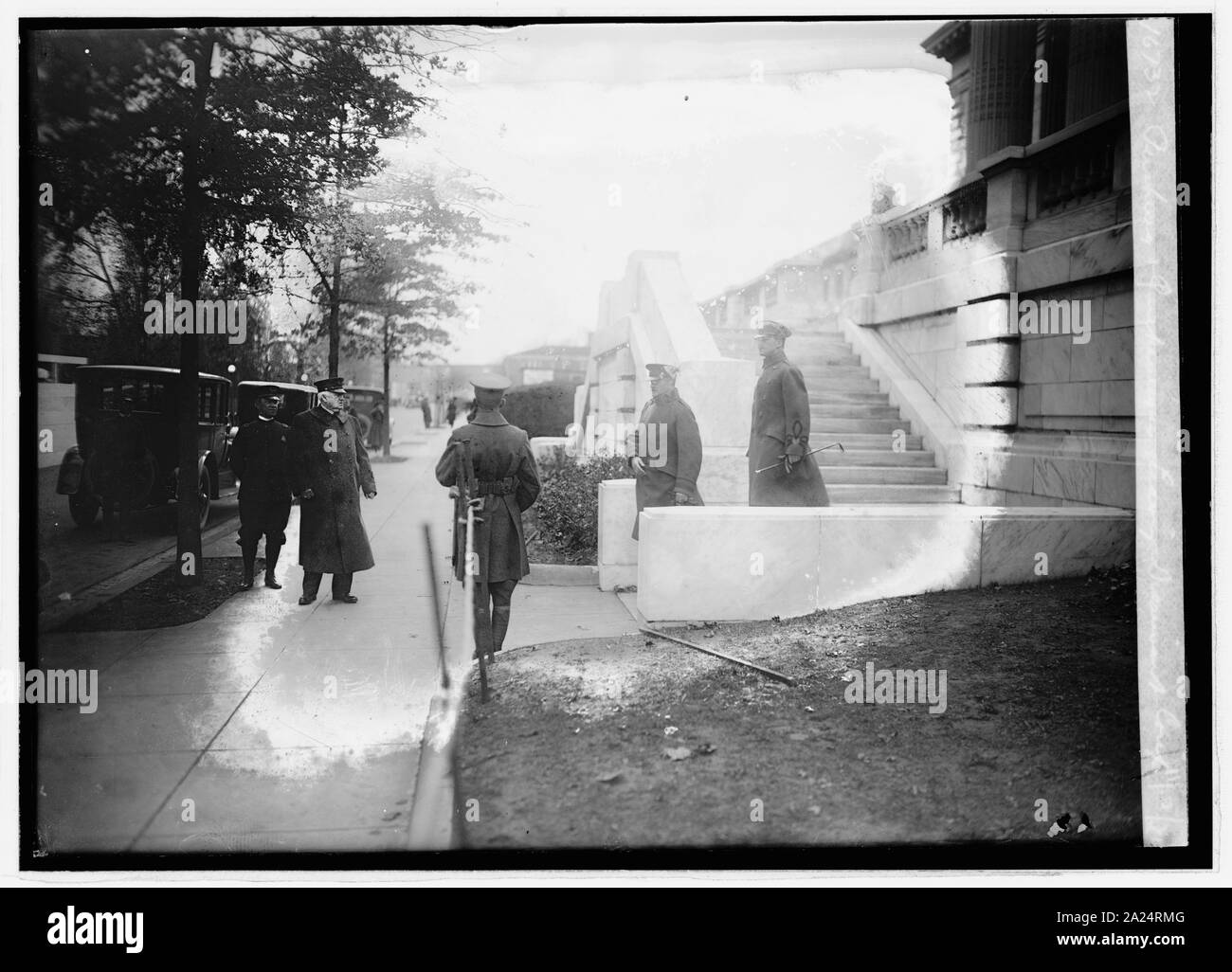 Quekemeyer Pershing & Quekemeyer leaving Disarmament Conf., 11/12/21 Stock Photo ...