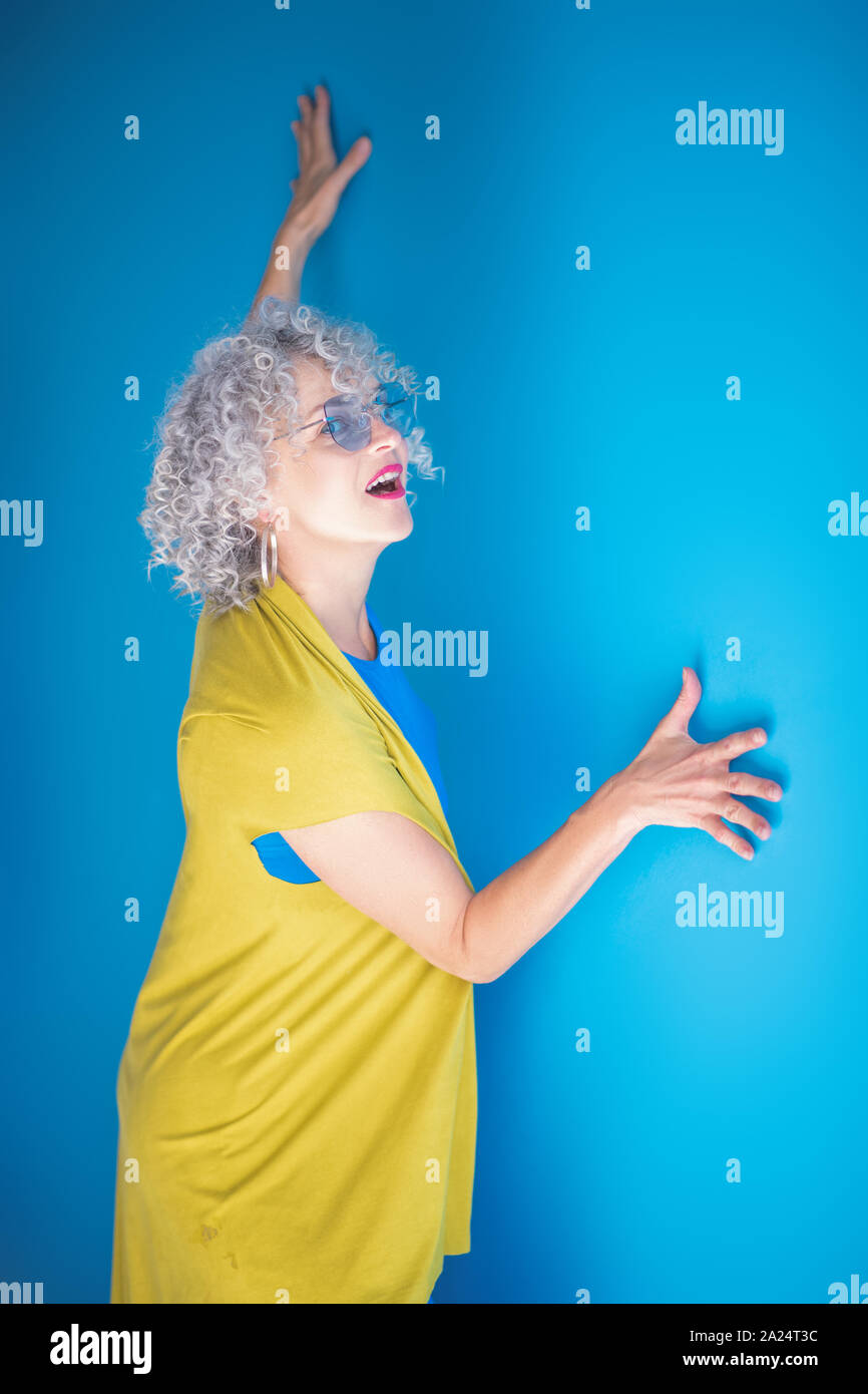Lovely woman wearing yellow hi-res stock photography and images - Alamy