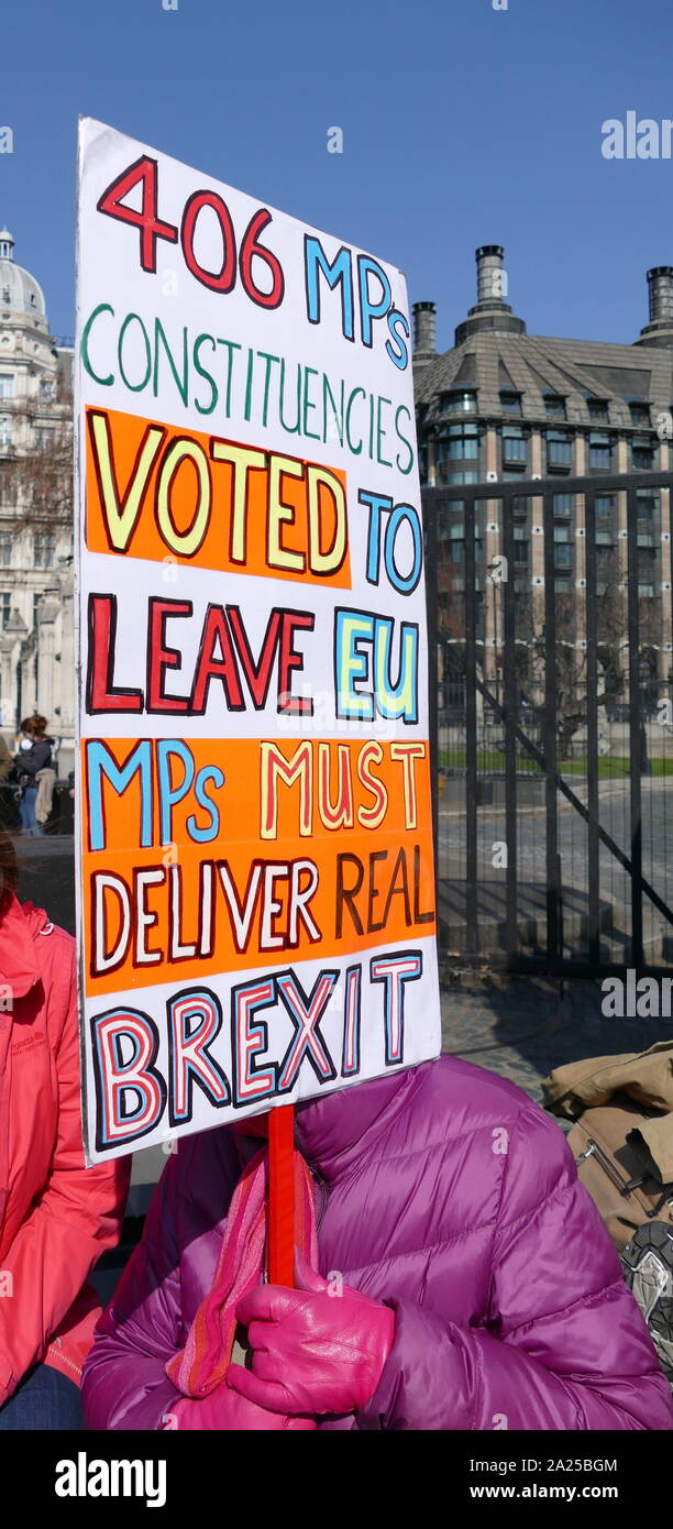 Brexit 'Leave' protest at Parliament in London, April 2019.Brexit is the process of the withdrawal of the United Kingdom (UK) from the European Union (EU). Following a referendum held on 23 June 2016 in which 51.9 per cent of those voting supported leaving the EU Stock Photo