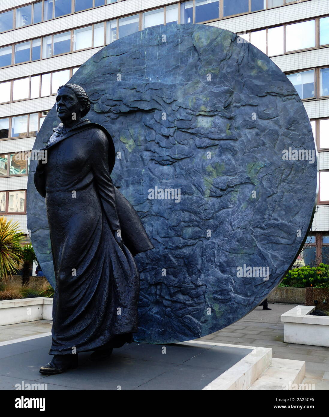 Statue of Mary Seacole at St Thomas' Hospital, London, by Martin Jennings. Mary Jane Seacole OM (1805 – 1881); British-Jamaican business woman and nurse who set up the 'British Hotel' behind the lines during the Crimean War. Stock Photo