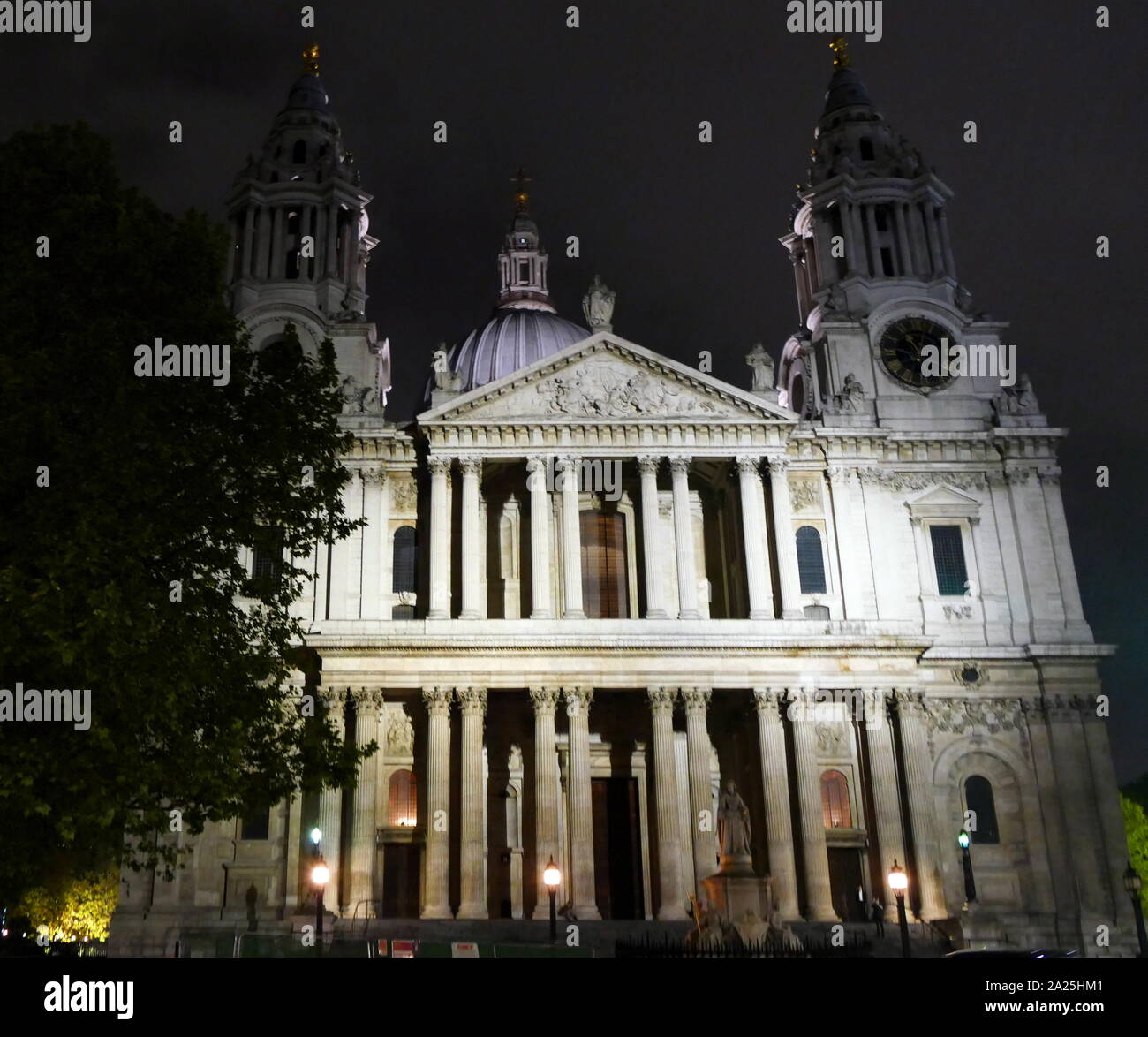 St Paul's Cathedral, London, is an Anglican cathedral, the seat of the Bishop of London and the mother church of the Diocese of London. The cathedral, dating from the late 17th century, was designed in the English Baroque style by Sir Christopher Wren. Stock Photo