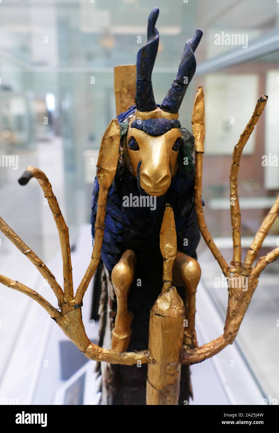 The Ram in the Thicket; Statuette of a goat. Early Dynastic III period;  2600BC; found at Ur, Iraq Stock Photo - Alamy