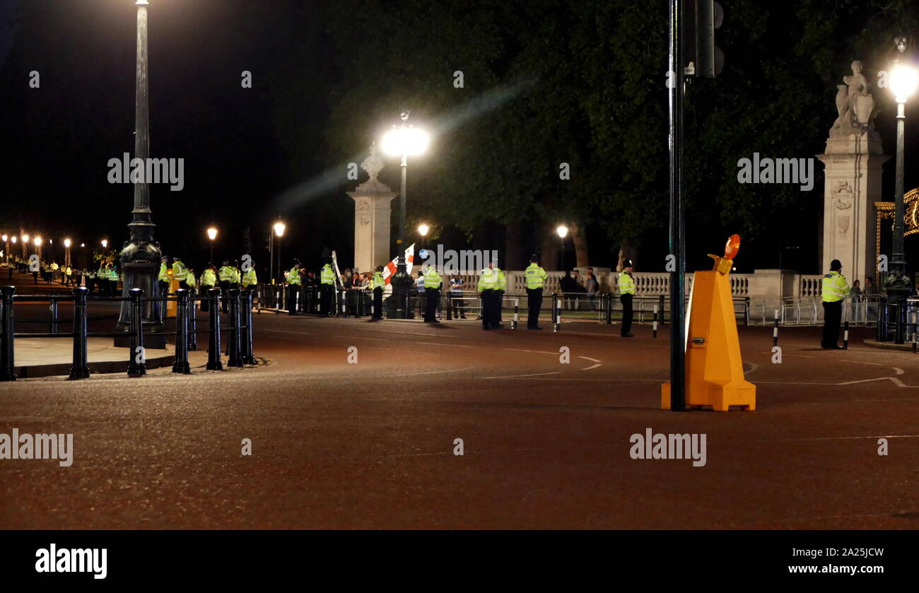 Pro-Trump supporters outside Buckingham Palace, London, secured by police to prevent access for protests during the state dinner for President Donald Trump June 2019 Stock Photo