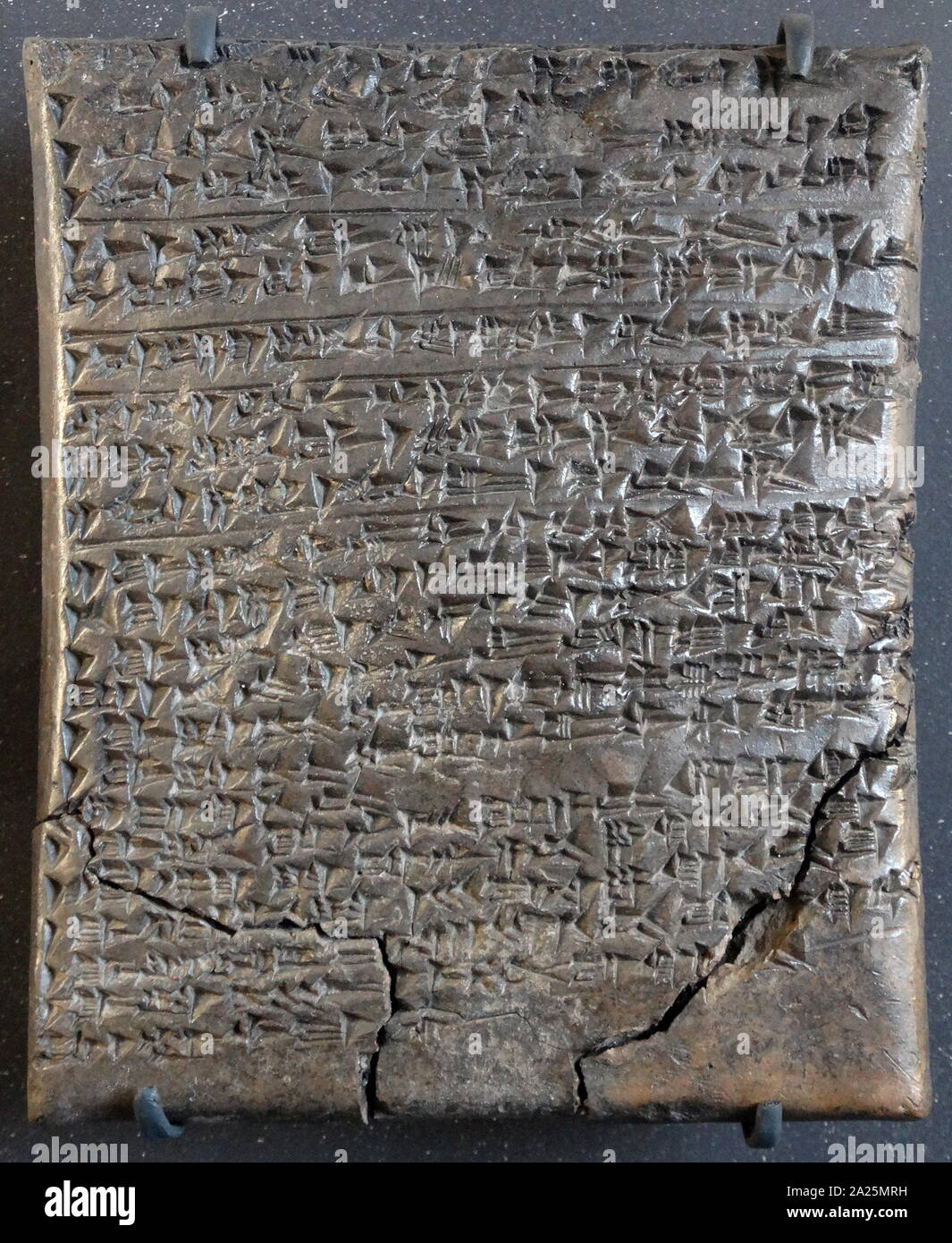 Cuneiform tablet: inventory of the treasure of the 'god of the king' Stock Photo