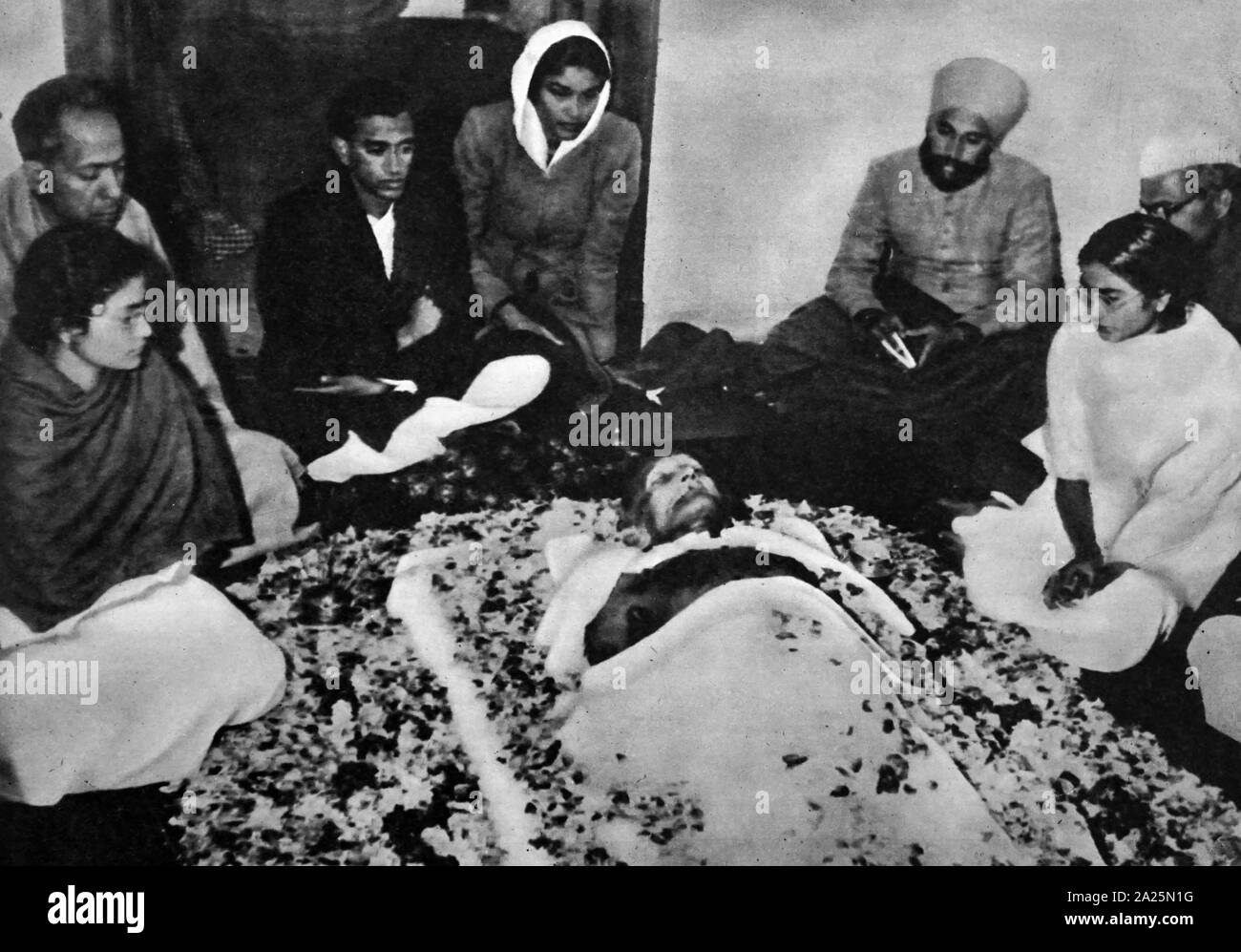Photograph of Mahatma Gandhi being readied for his funeral. Mohandas ...