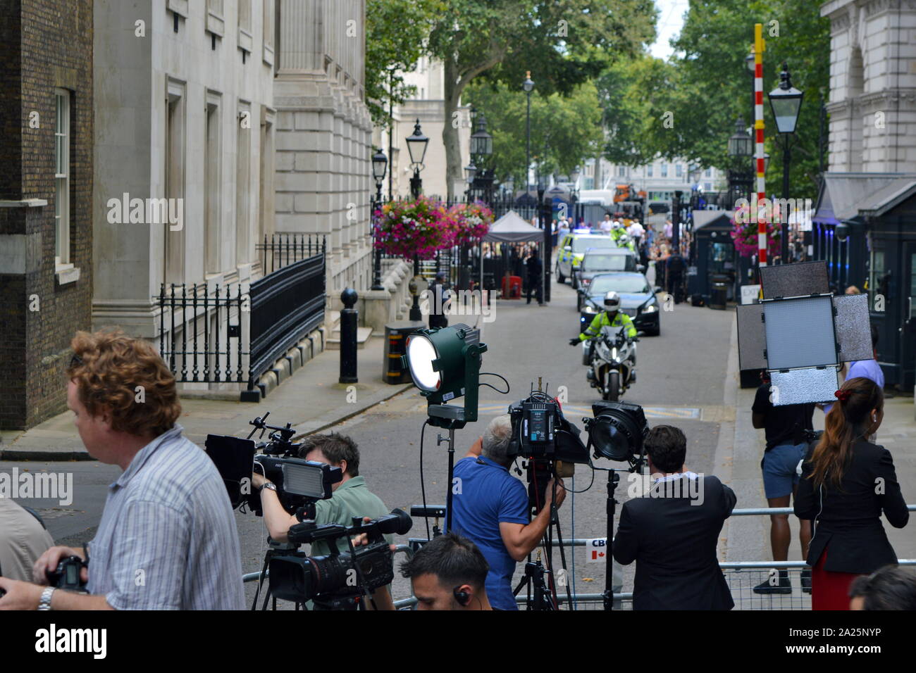 Press gathered in downing street, london, the official residences and offices of the prime minister of the united kingdom and the chancellor of the exchequer. situated off whitehall, a few minutes' walk from the houses of parliament, downing street was built in the 1680s by sir george downing. Stock Photo