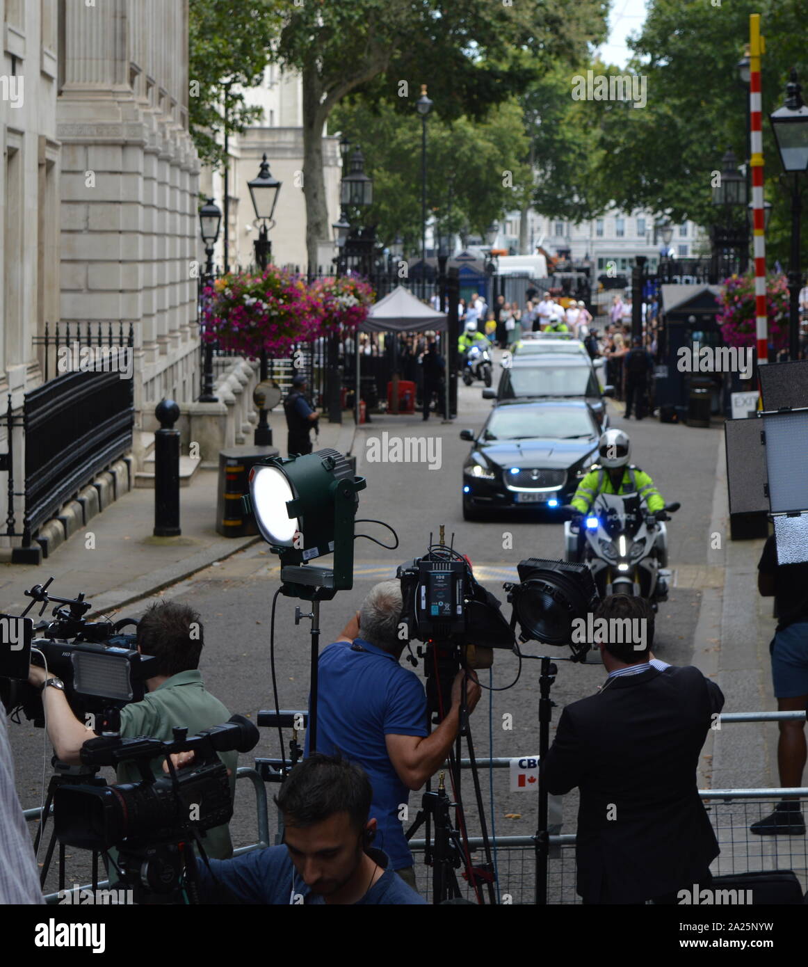 Press gathered in downing street, london, the official residences and offices of the prime minister of the united kingdom and the chancellor of the exchequer. situated off whitehall, a few minutes' walk from the houses of parliament, downing street was built in the 1680s by sir george downing. Stock Photo