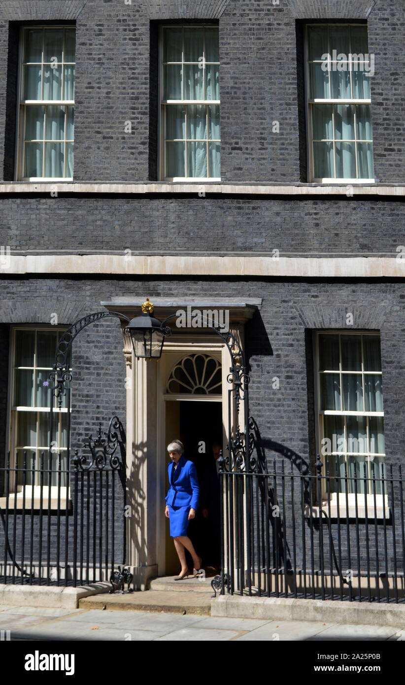 Theresa may leaves 10 downing street to make her resignation speech, london, before seeing queen elizabeth to formalise her departure. the last day of the premiership of theresa may, prime minister of the united kingdom, 13 july 2016 - 24 july 2019. may was leader of the conservative party from july 2016 - 23 july 2019. shown with her husband phillip may. Stock Photo