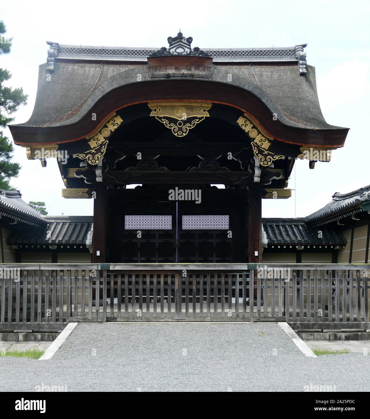 Kenreimon One Of The Main Entrance Gates From The Outer To The Inner Courtyard Kyoto Imperial Palace Of The Emperor Of Japan The Emperors Have Since Resided At The Tokyo Imperial Palace Kenreimon One Of The Main Entrance Gates From The Outer To The Inner Courtyard Kyoto Imperial Palace Of The Emperor Of Japan The Emperors Have Since Resided At The Tokyo Imperial Palace