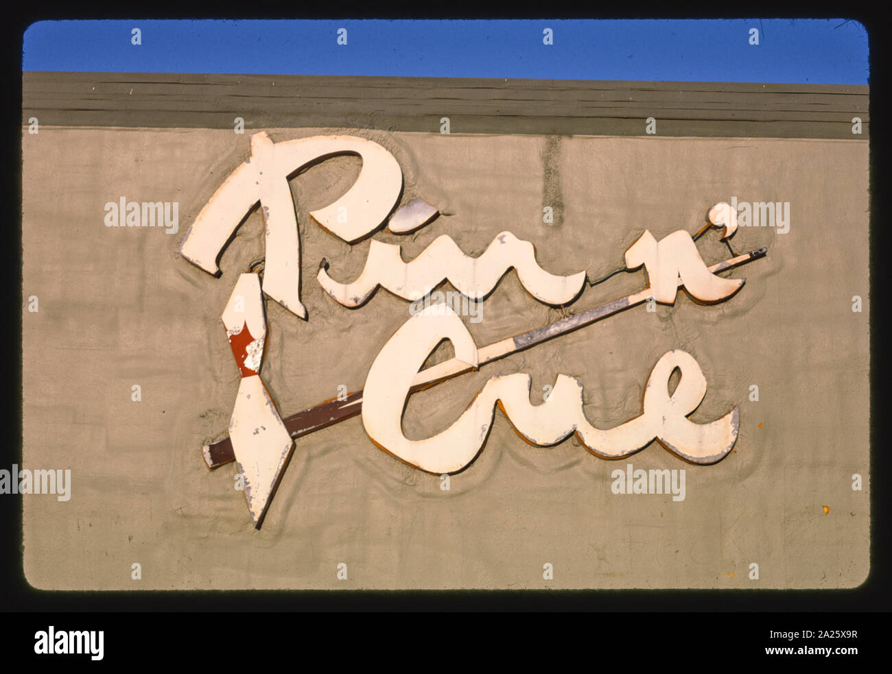 Pin n' Cue Bowling Alley facade sign, Smelter Avenue, Great Falls