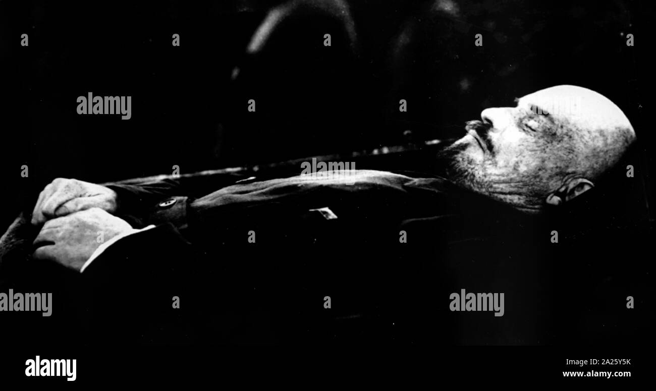 Vladimir lenin body hi-res stock photography and images - Alamy