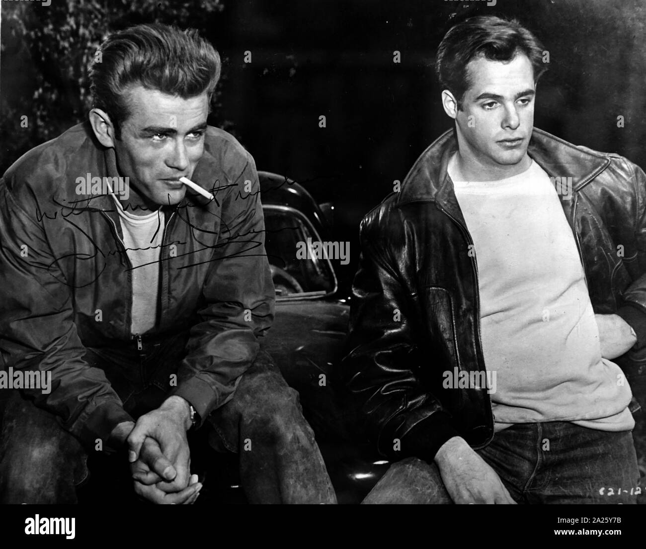 An autographed photograph of James Dean and Marlon Brando. James Dean (1931-1955) an American actor. Marlon Brando (1924-2004) an American actor and film director. Stock Photo