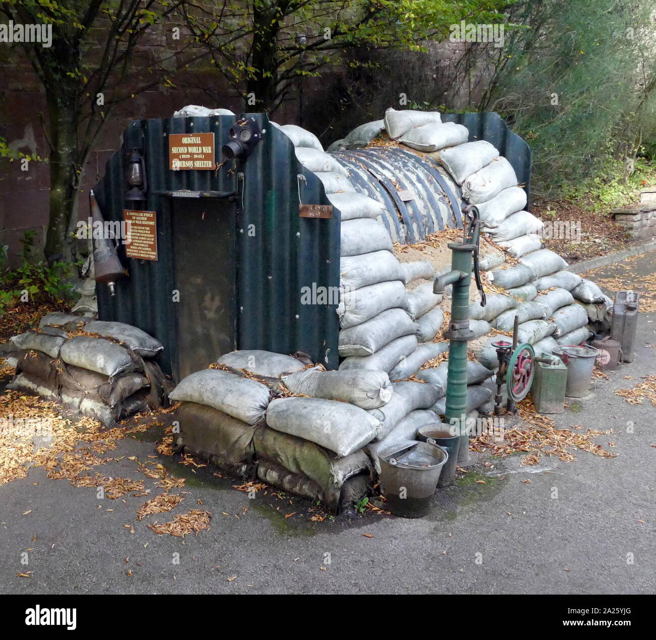 Anderson shelter hires stock photography and images Alamy