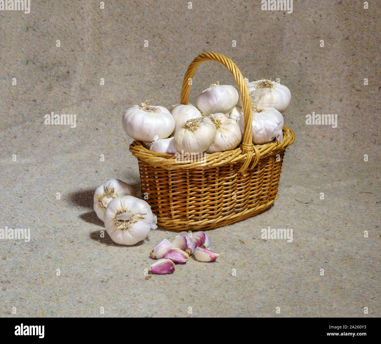 Basket of garlic hi-res stock photography and images - Alamy