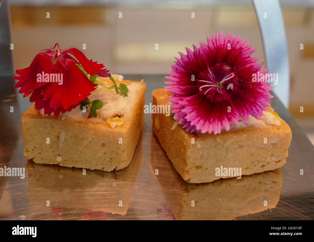 Freshly made Chinese cakes, Beijing restaurant, China Stock Photo